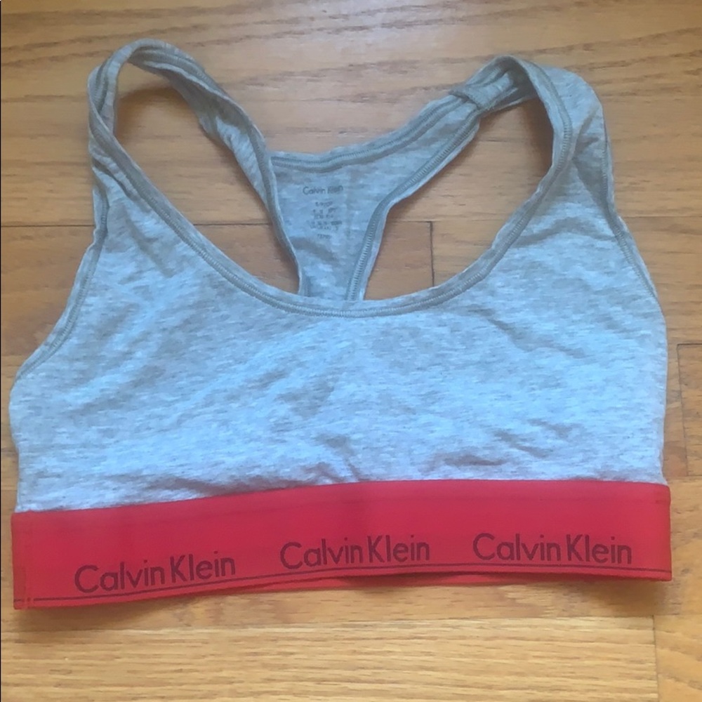 sports bra
